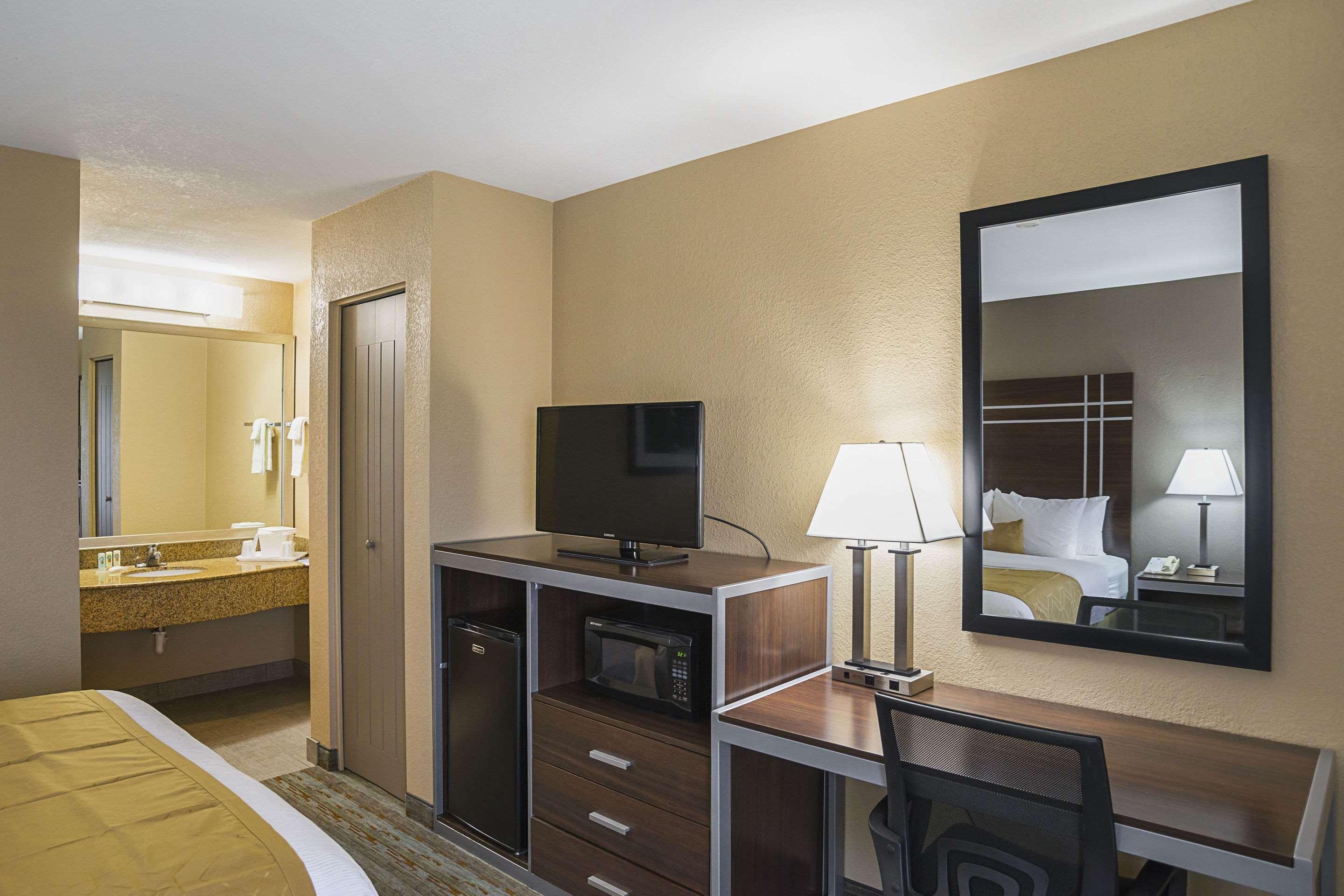 Quality Inn Phoenix North I-17 Exterior photo