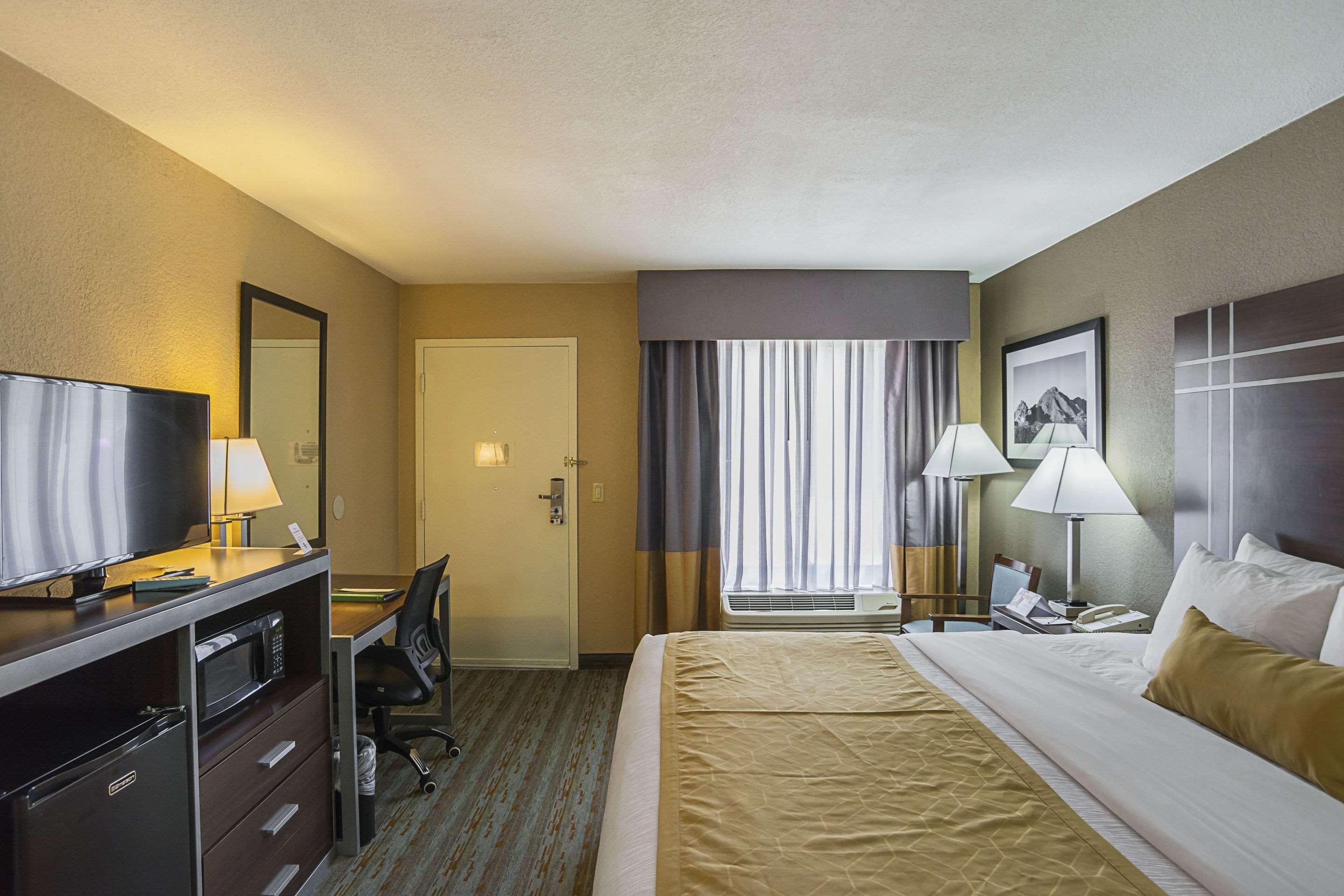 Quality Inn Phoenix North I-17 Exterior photo