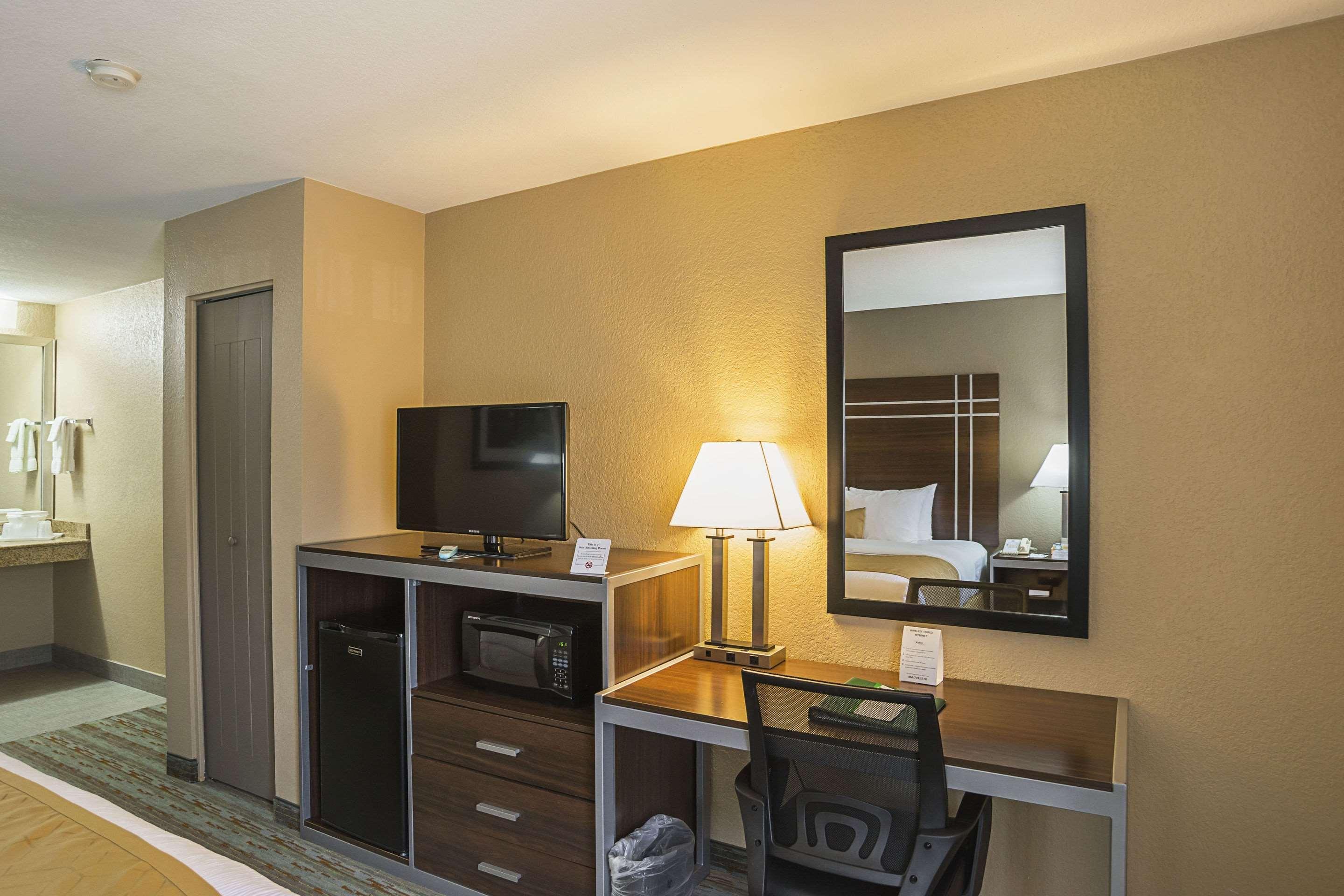 Quality Inn Phoenix North I-17 Exterior photo