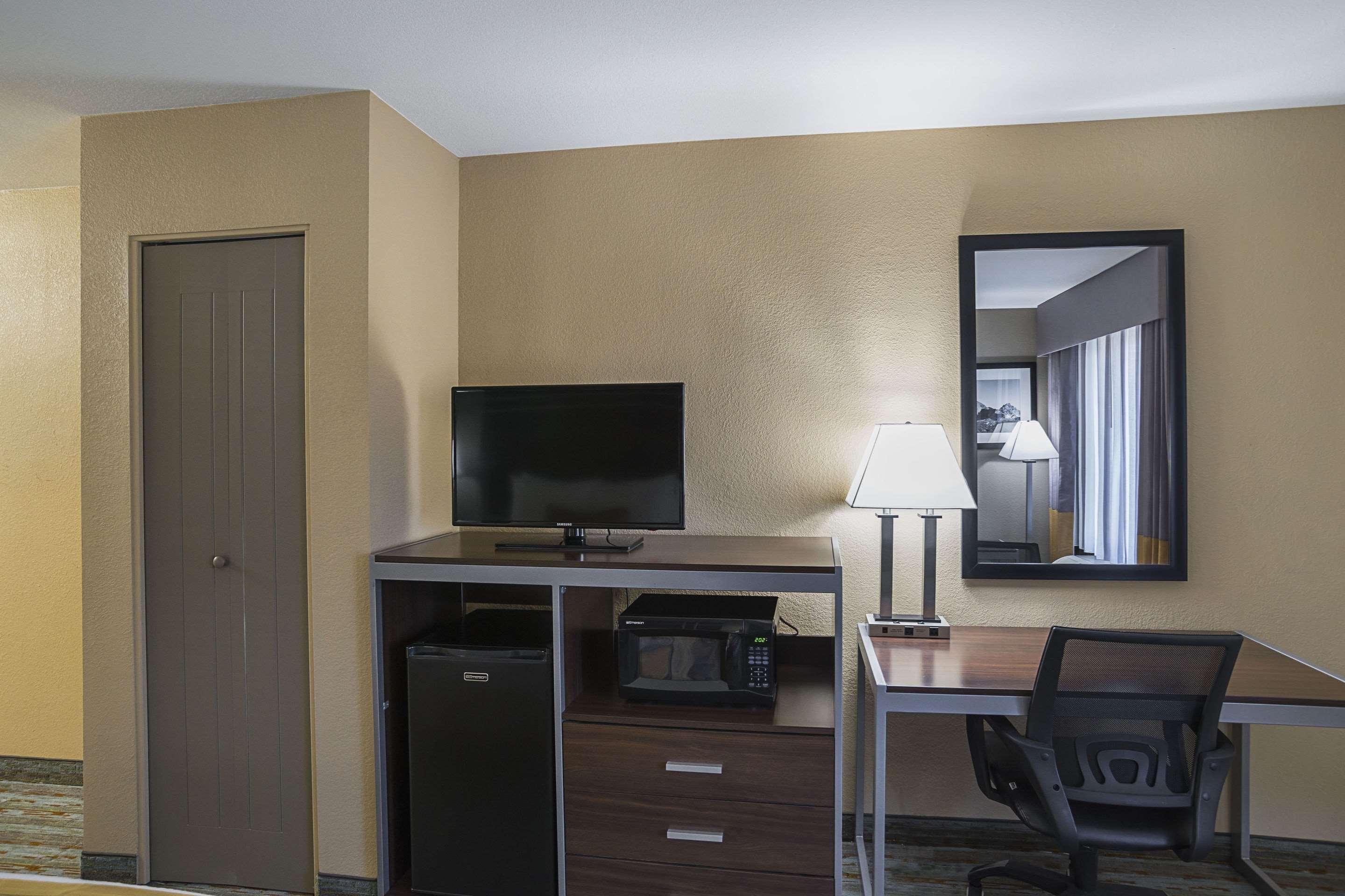 Quality Inn Phoenix North I-17 Exterior photo