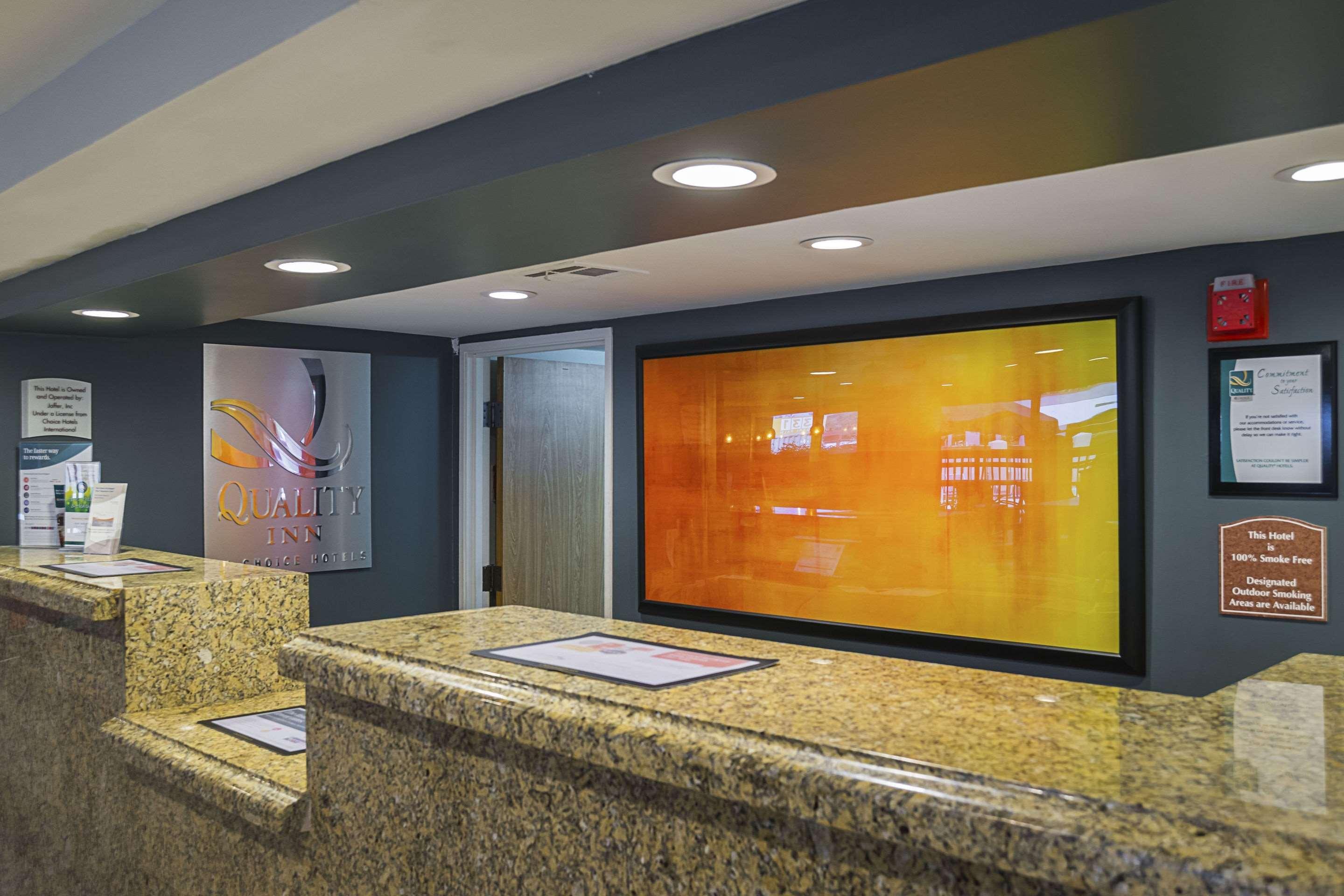 Quality Inn Phoenix North I-17 Exterior photo