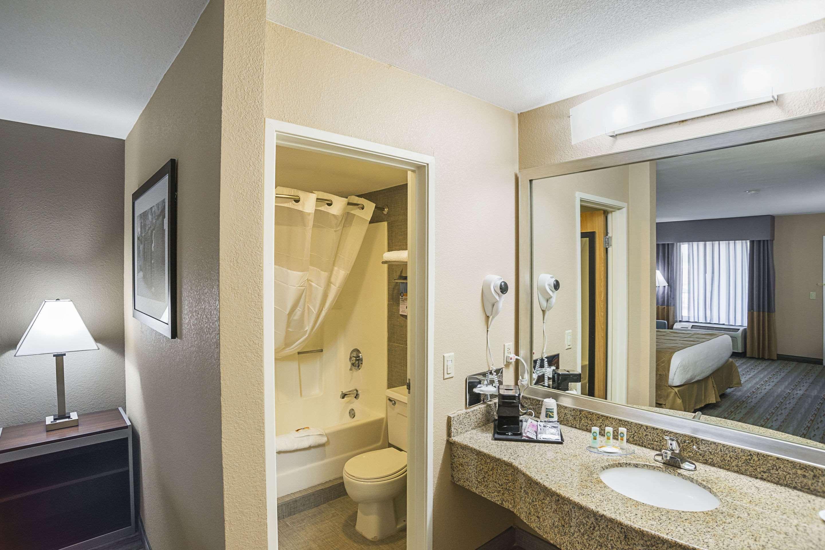Quality Inn Phoenix North I-17 Exterior photo
