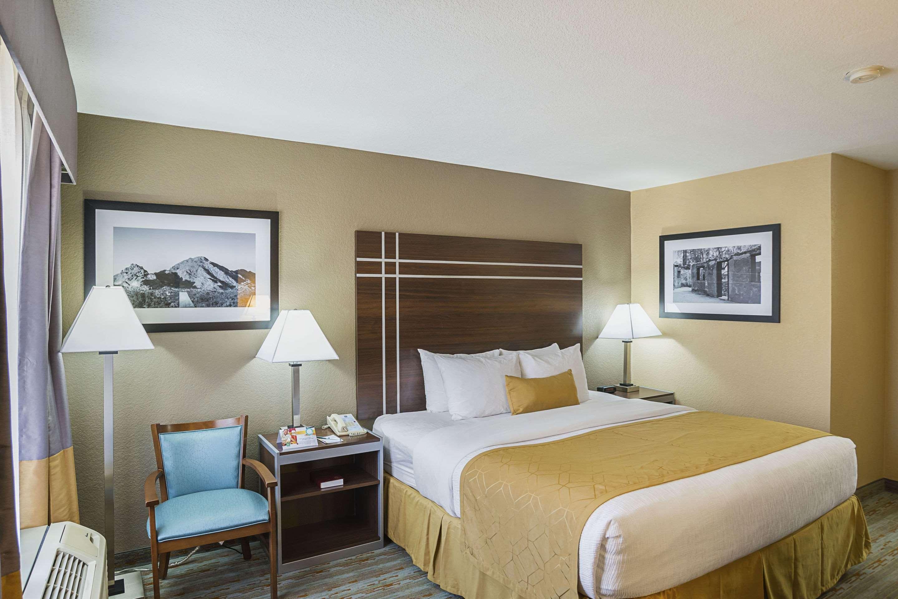Quality Inn Phoenix North I-17 Exterior photo