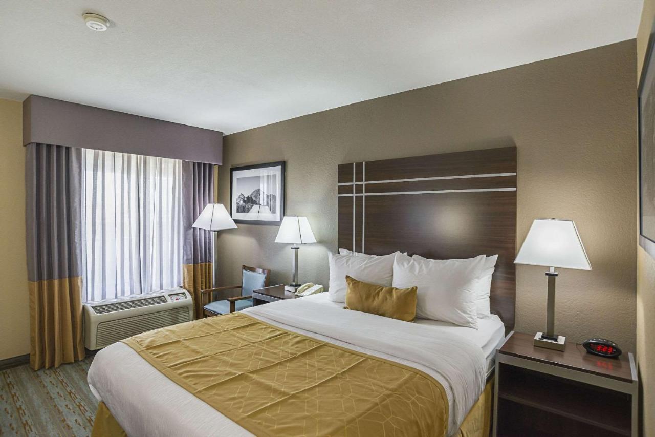 Quality Inn Phoenix North I-17 Exterior photo